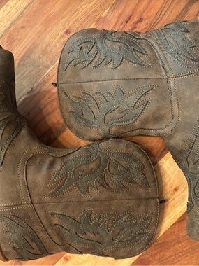 Roper Brown Western Ankle Boots with Decorative Stitching